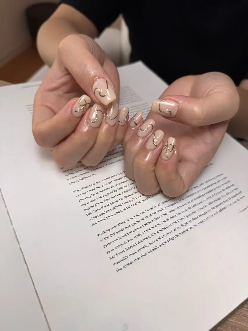 ネイル ミラーネイル リボン ハンドネイル 白日-hakubi nail-のネイルデザイン