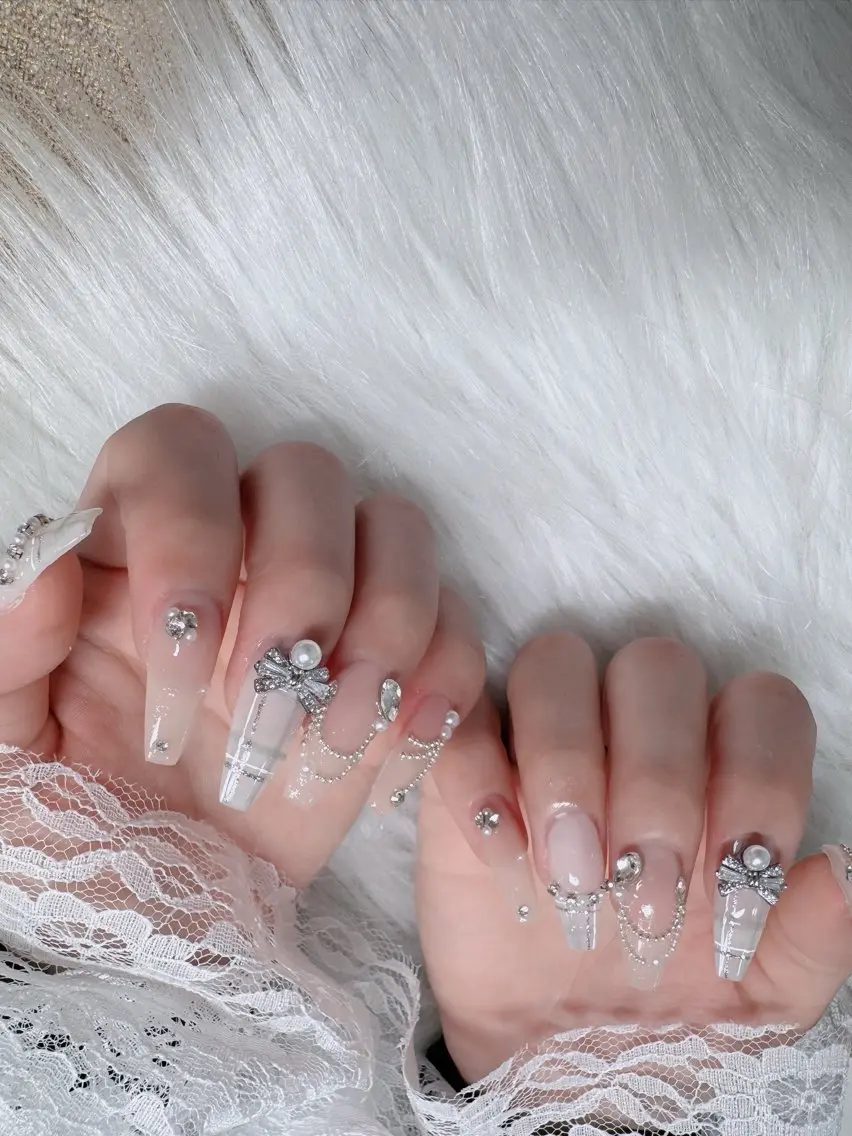 ネイル フレンチネイル ジェルネイル ガラスフレンチ ハロウィン ハート H.baby Nail Salonのネイルデザイン