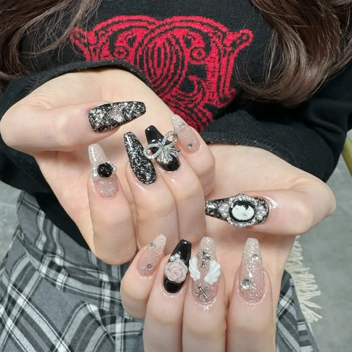 ネイル チークネイル フレンチネイル ジェルネイル ガラスフレンチ キラキラネイル ハンドネイル UM Nail Salonのネイルデザイン