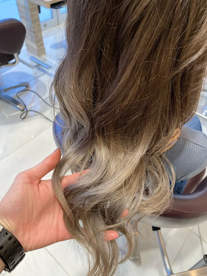 ロング カラー ブリーチ ケアブリーチ グラデーションカラー グランデュール焼津 SEIRYU🐉のヘアスタイル