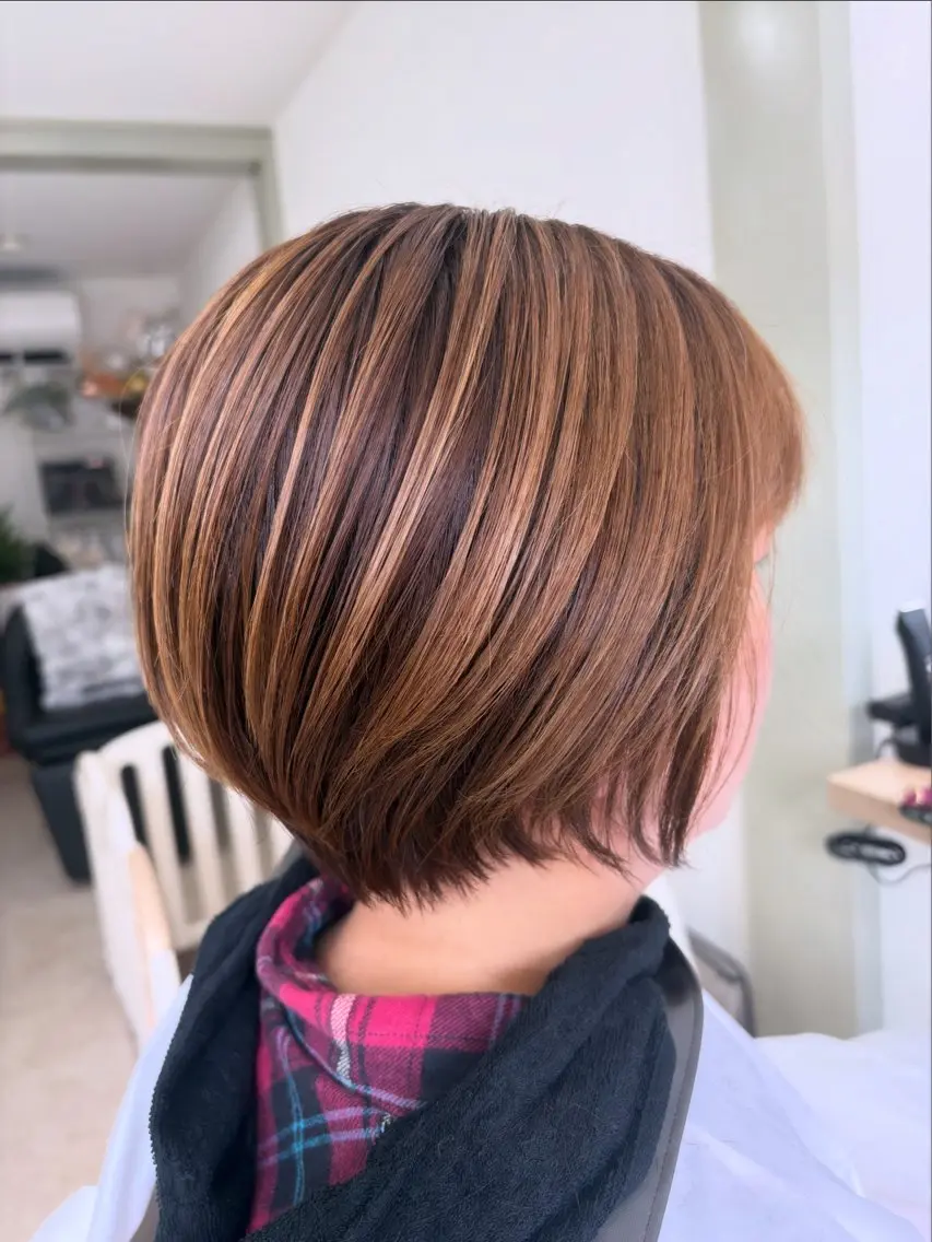ショート カラー カット ヘアカラー hair salon leaのヘアスタイル