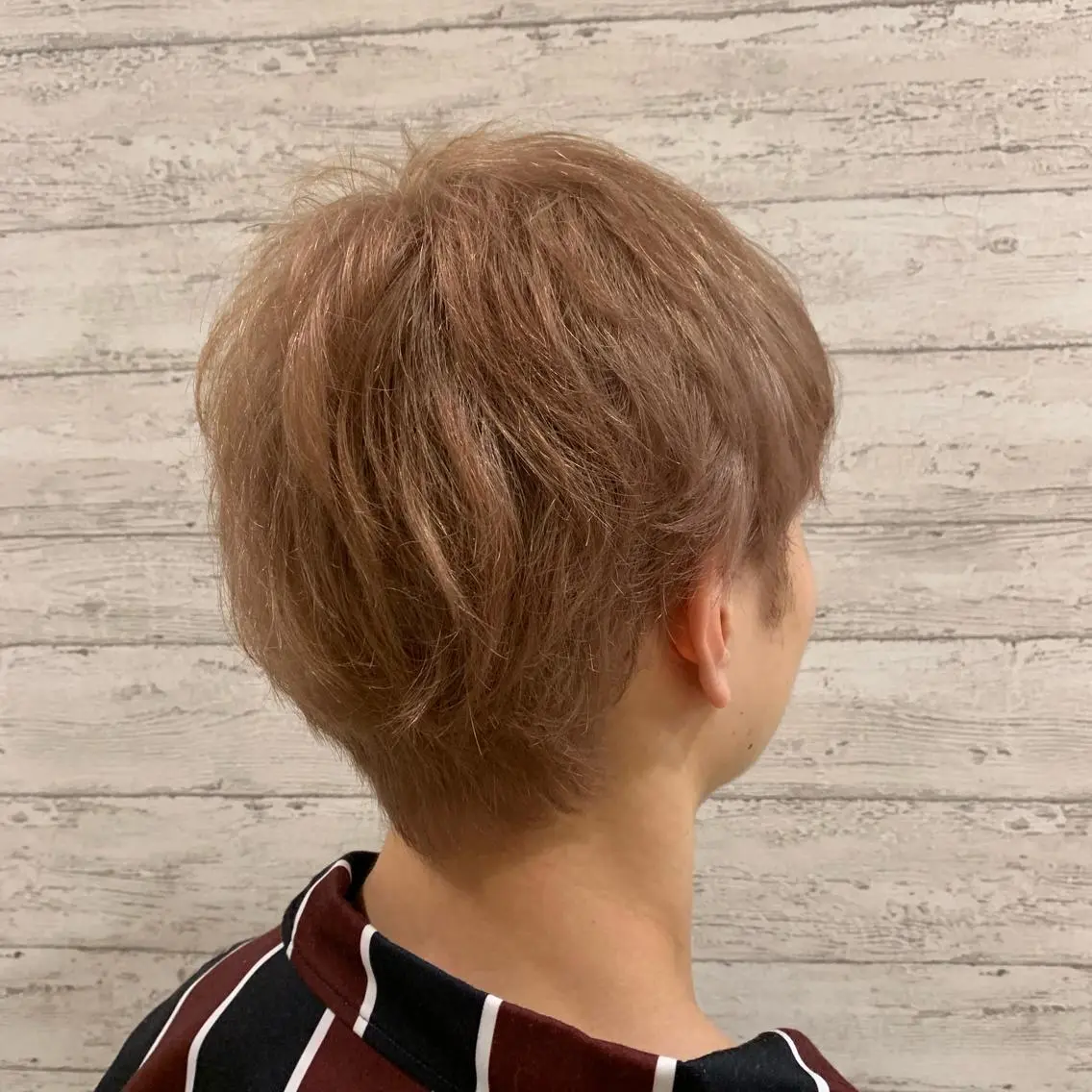 カラー ブリーチ 天野 利咲のヘアスタイル