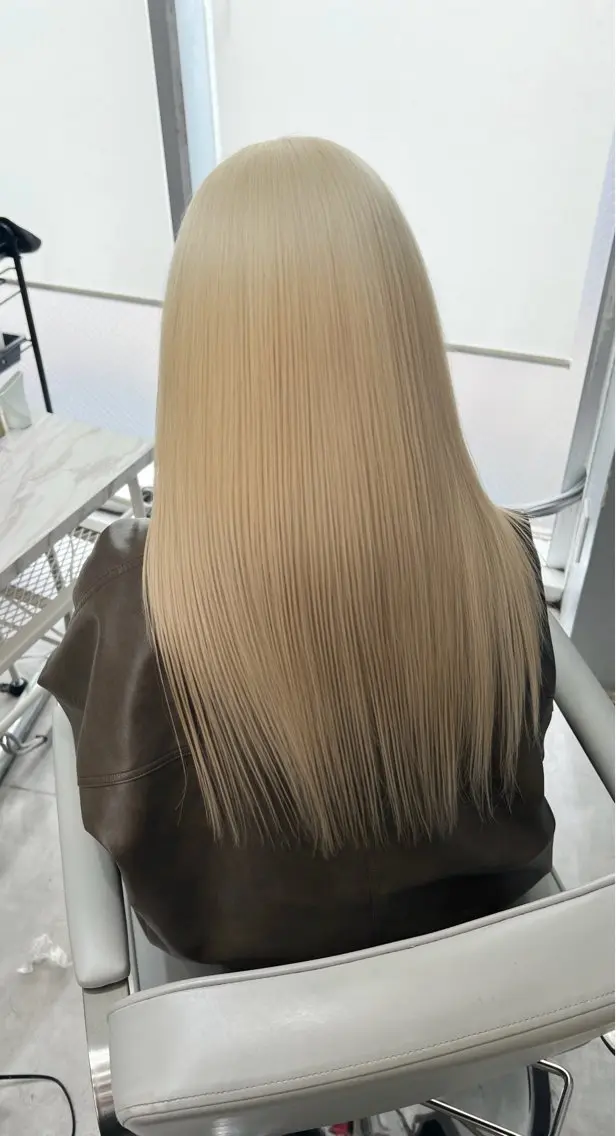 ミディアム カラー 🫧艶ダブルカラー ブリーチ🫧トモヤのヘアスタイル
