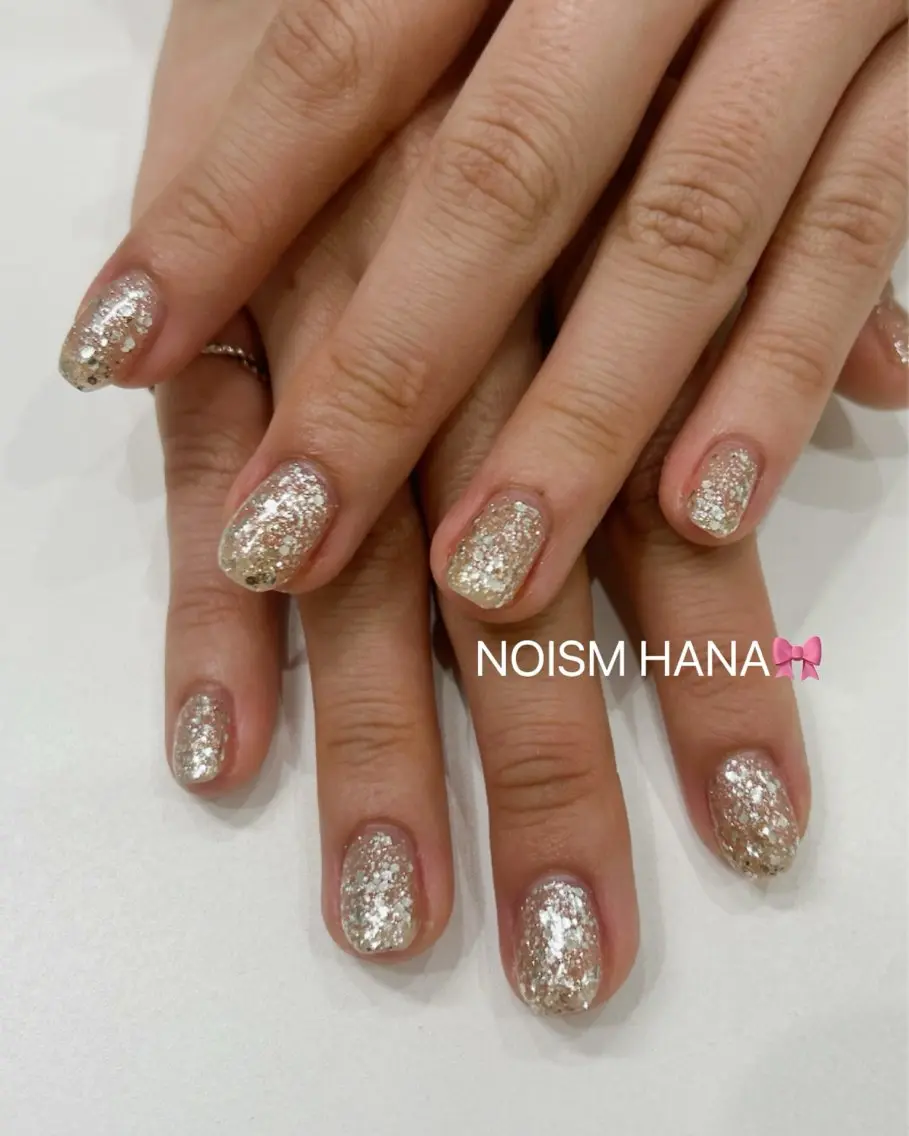 ネイル グラデーション キラキラネイル 韓国ネイル マグネットネイル ニュアンスネイル ハンドネイル 🎀大人nail /NOISMはな🎀のネイルデザイン