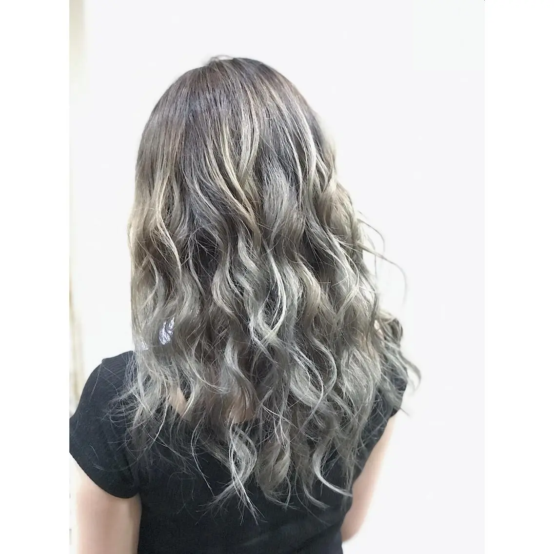 ロング カラー バレイヤージュ 外国人風カラー レイヤーカット ヘアカラー 松村 未央のヘアスタイル