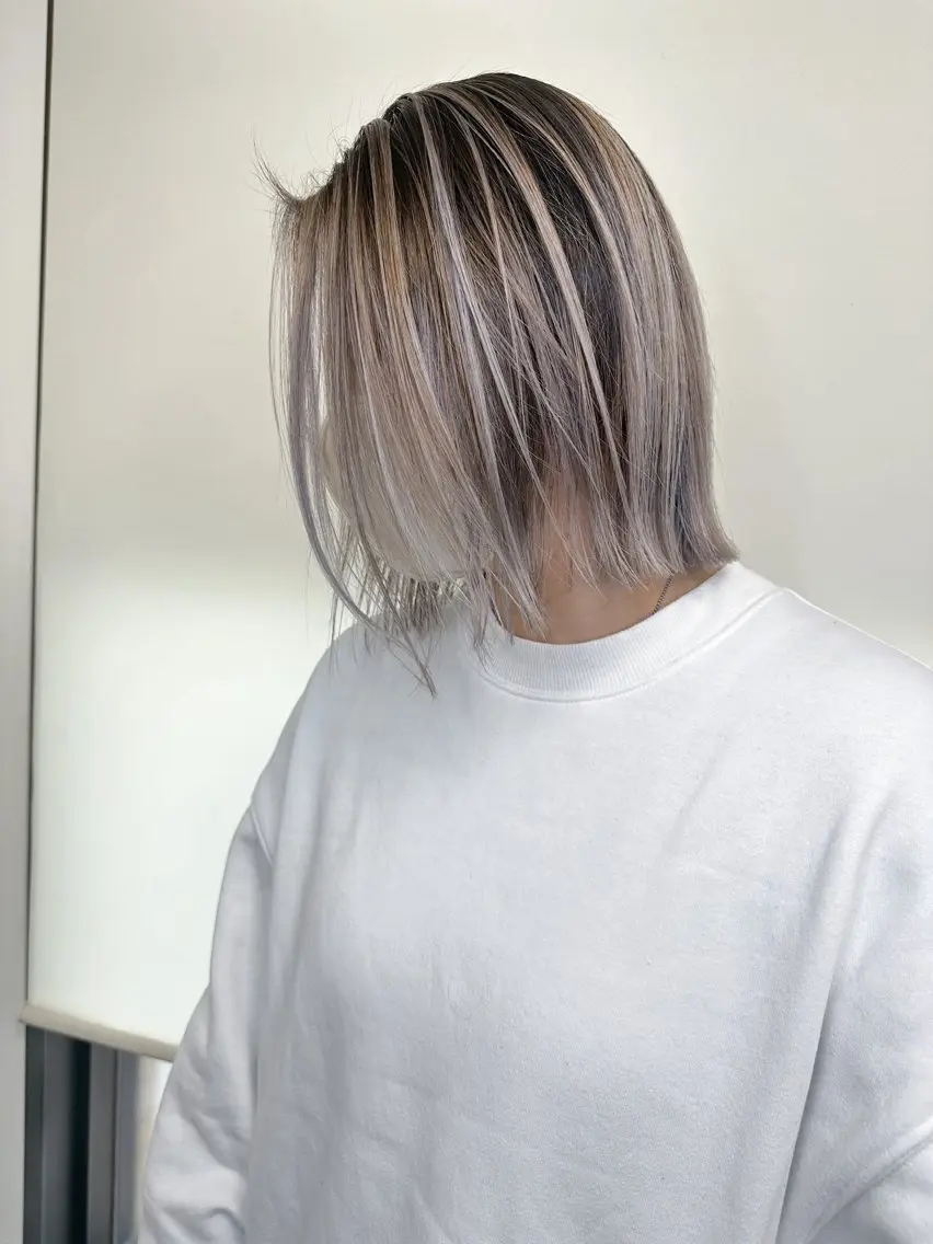 ショート カラー ブリーチカラー🫧 森　凪沙のヘアスタイル