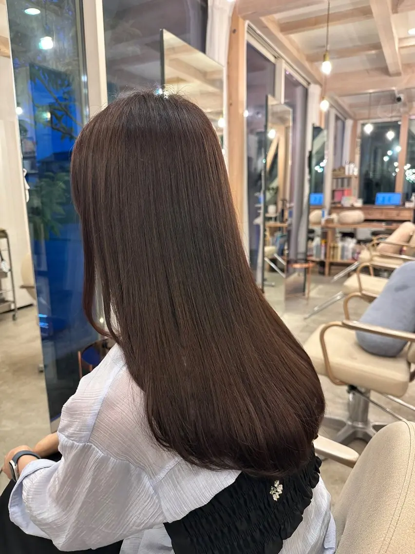 ロング NISHI （ニシ）のヘアスタイル