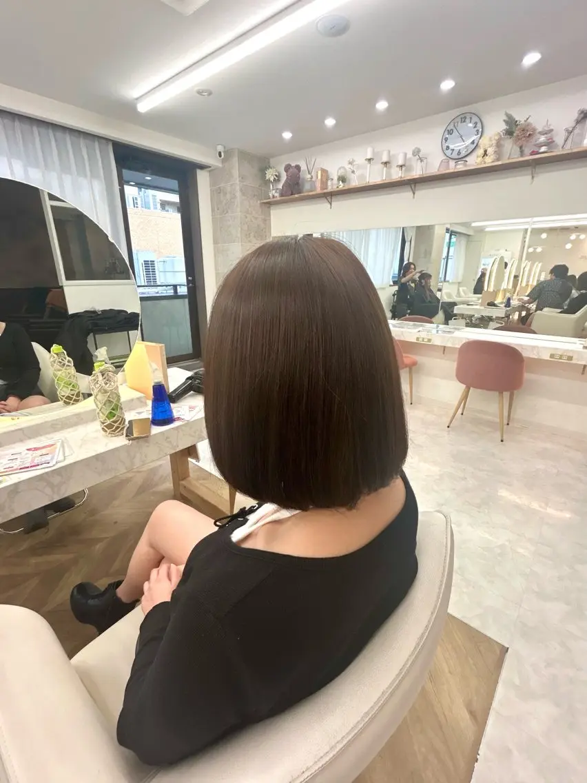 カラー 荒井 彩華のヘアスタイル