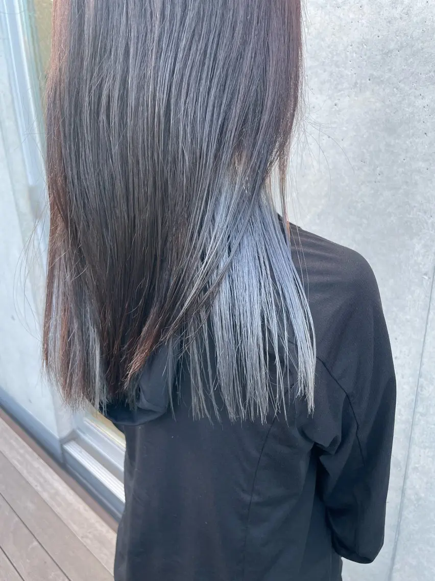 セミロング カラー インナーカラー 推し ブリーチ 髪質改善のヘアスタイル
