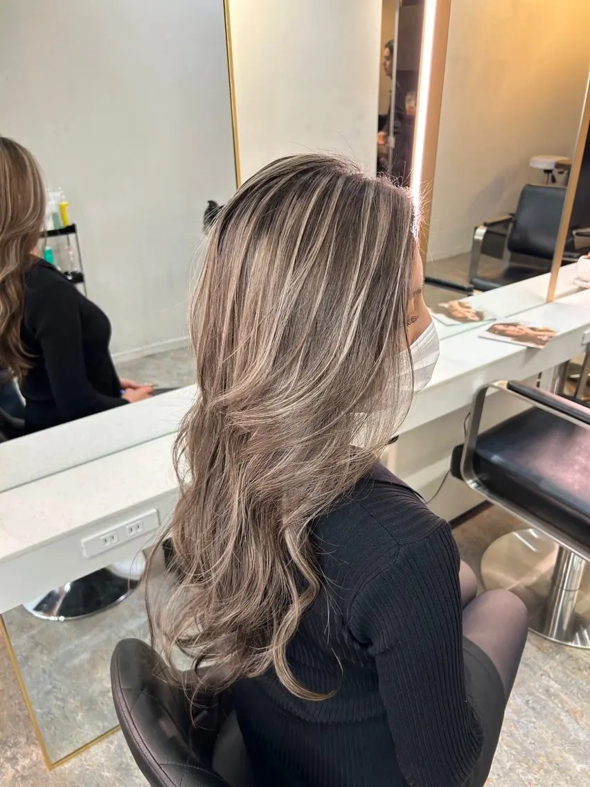 ロング カラー グレージュ ヘアカラー トリートメント レイヤーカット BLend 渋谷のヘアスタイル