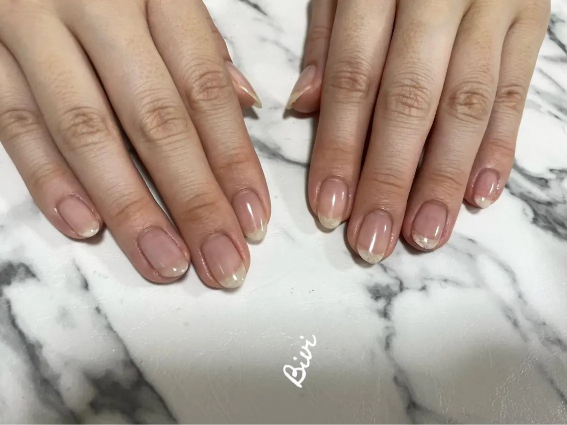 ネイル アートネイル クリアネイル フラッシュネイル ラメ(グリッター) シルバー ハンドネイル ハンドケア ♡Bivi♡自爪に 優しいネイルサロンのネイルデザイン