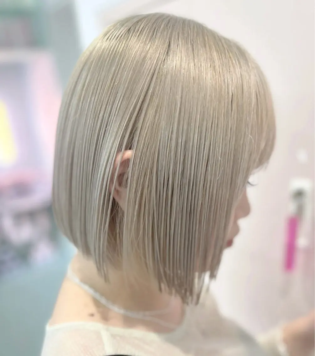 ショート カラー amane໒꒱うる艶 ブリーチ透明感カラーのヘアスタイル