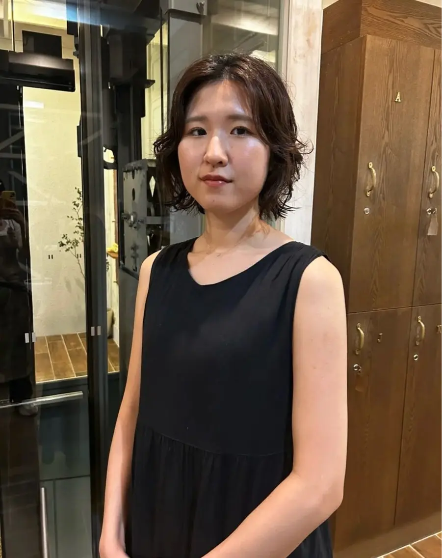 ミディアム パーマ 西 優衣奈のヘアスタイル