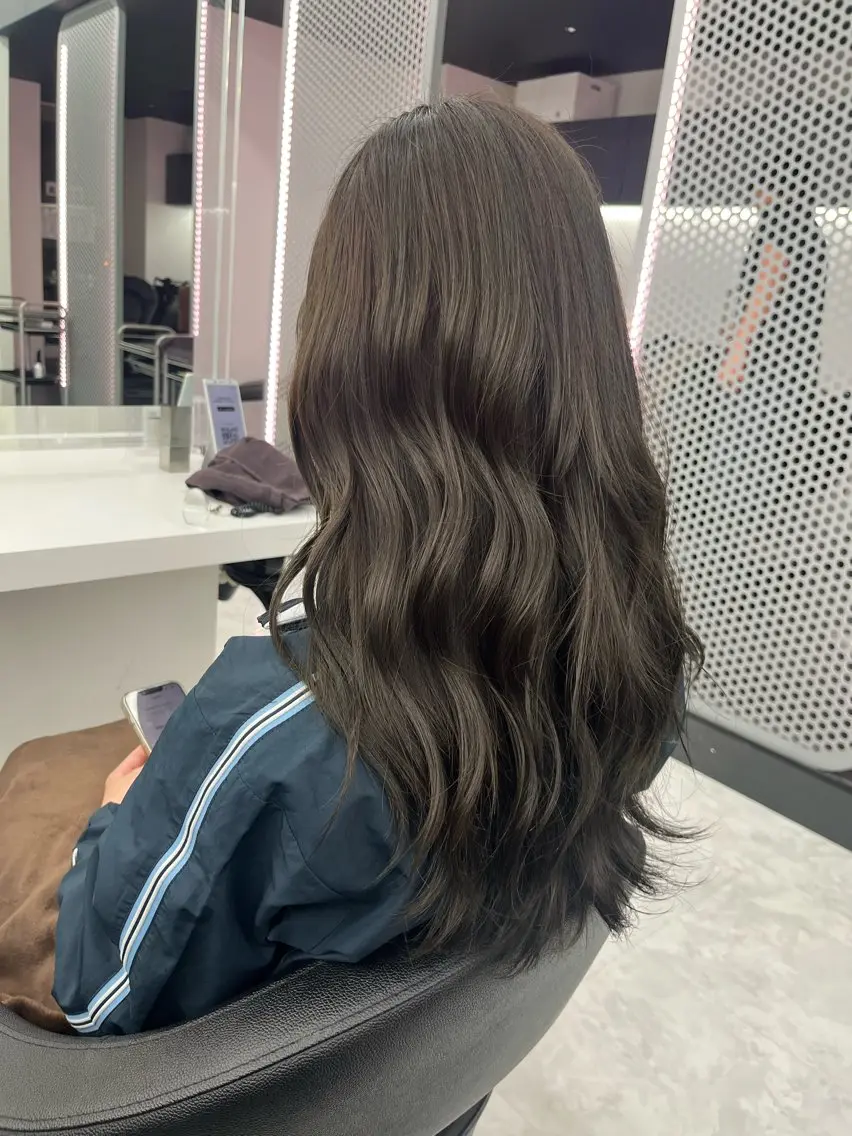 ロング カラー グレージュ オリーブグレージュ オリーブグレー ヘアカラー トリートメント 💖トレンド春夏 カラー💖FUTAのヘアスタイル