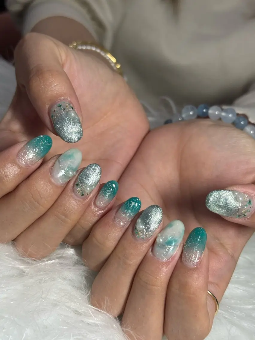 ネイル LAVISH 大和店 emi・:*+のネイルデザイン