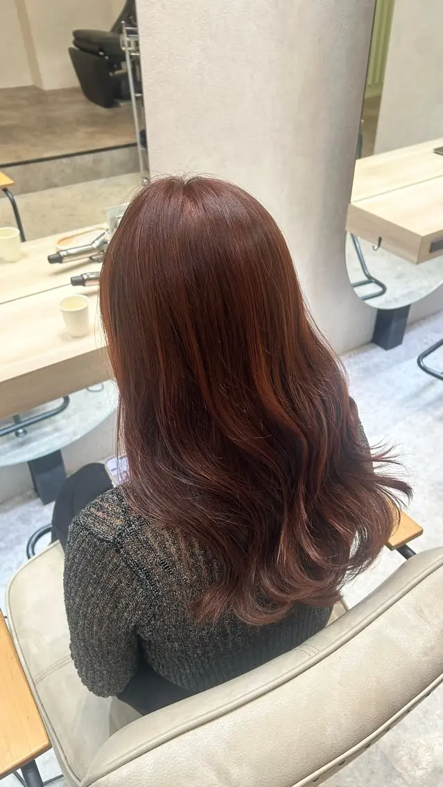 ロング ヘアカラー 白岩 実華のヘアスタイル