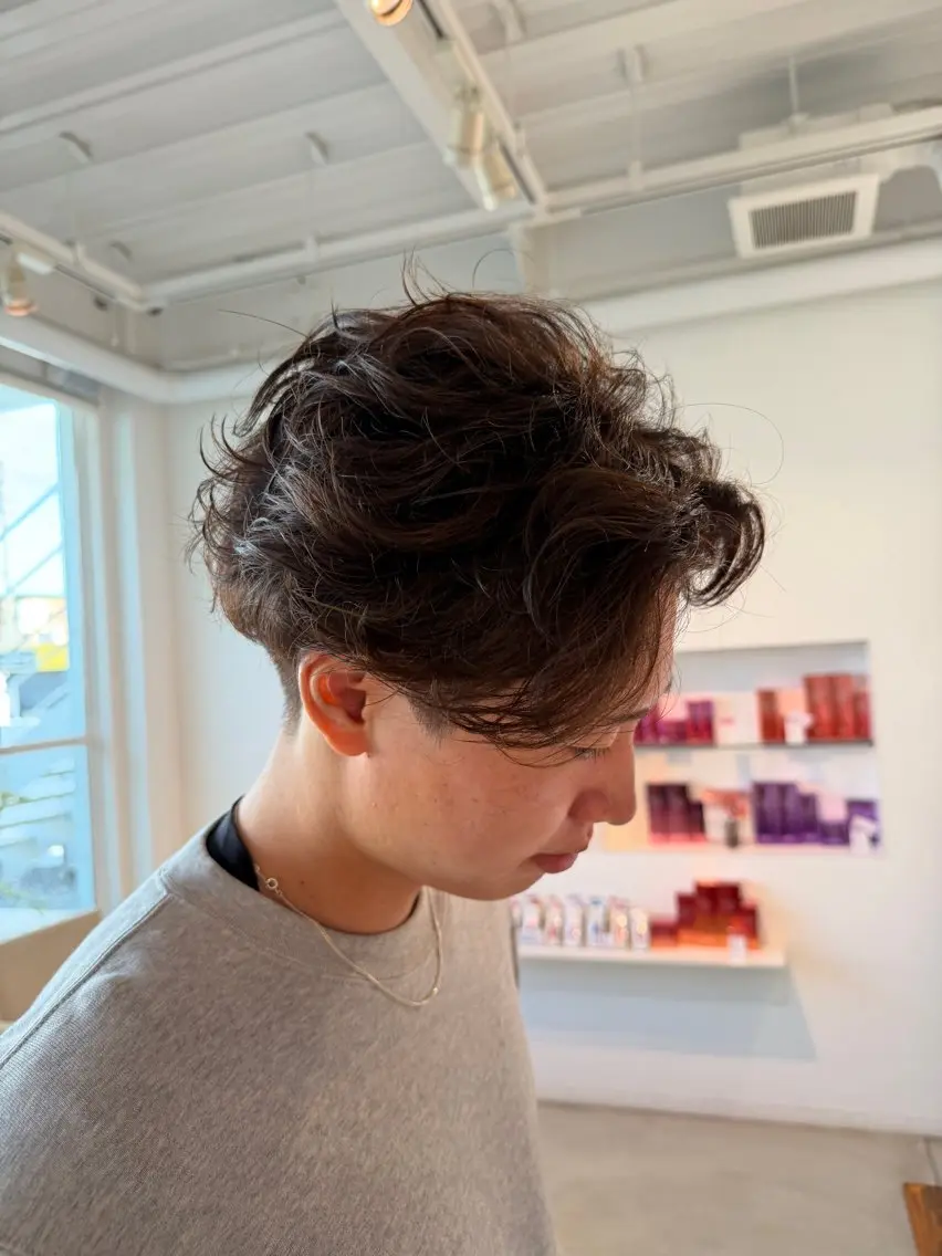 パーマ メンズ フェザーパーマ メンズパーマ 岡崎 巧音のヘアスタイル