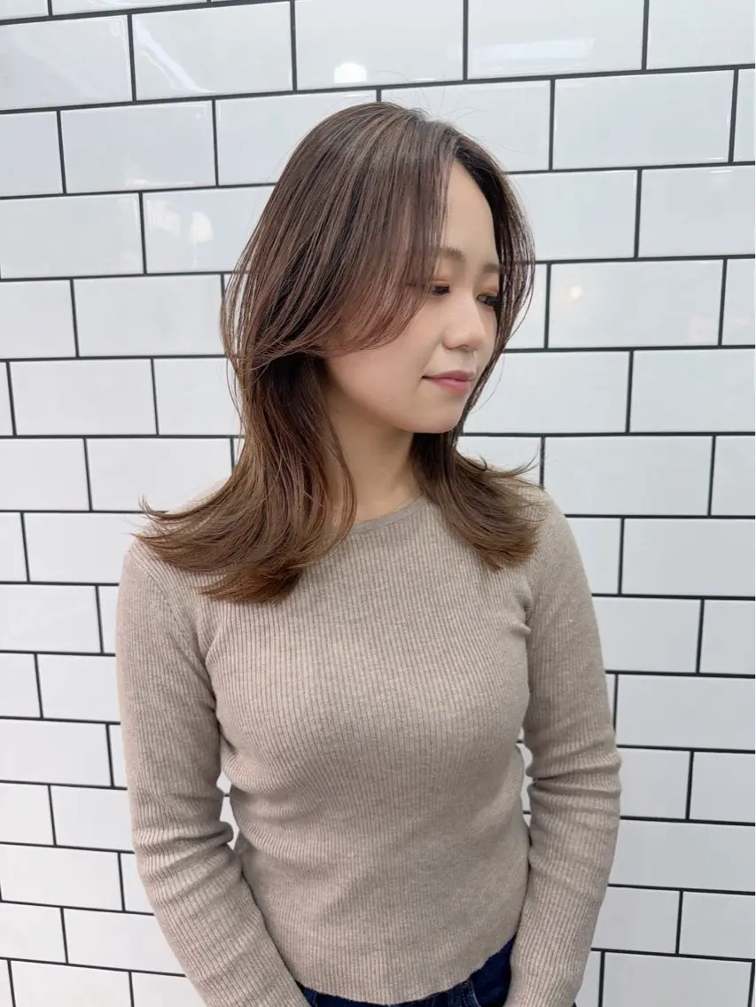 セミロング レイヤーカット クラッチムク　宮本 志乃　縮毛矯正のヘアスタイル