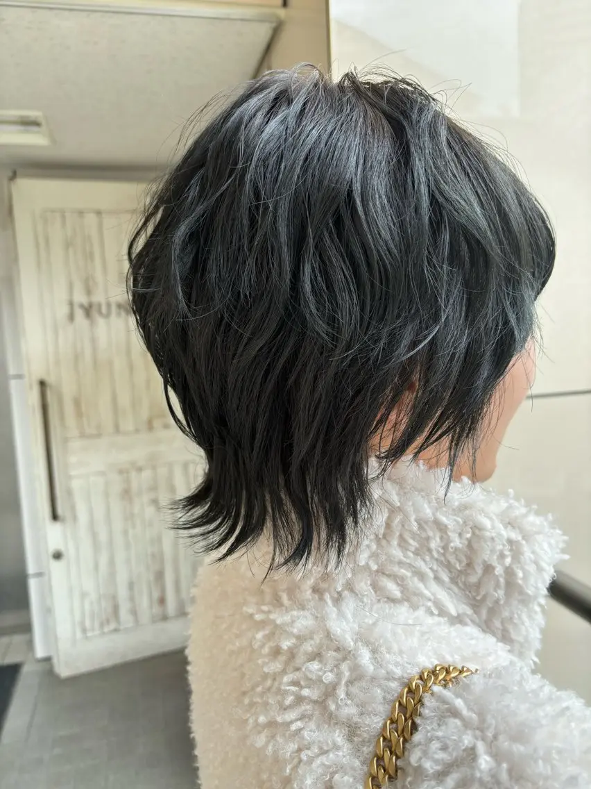 ショート カラー ヘアアレンジ ブルーカラー ブルージュ ウルフカット 似合わせhair🔸 アサダ　タカコ🔸のヘアスタイル