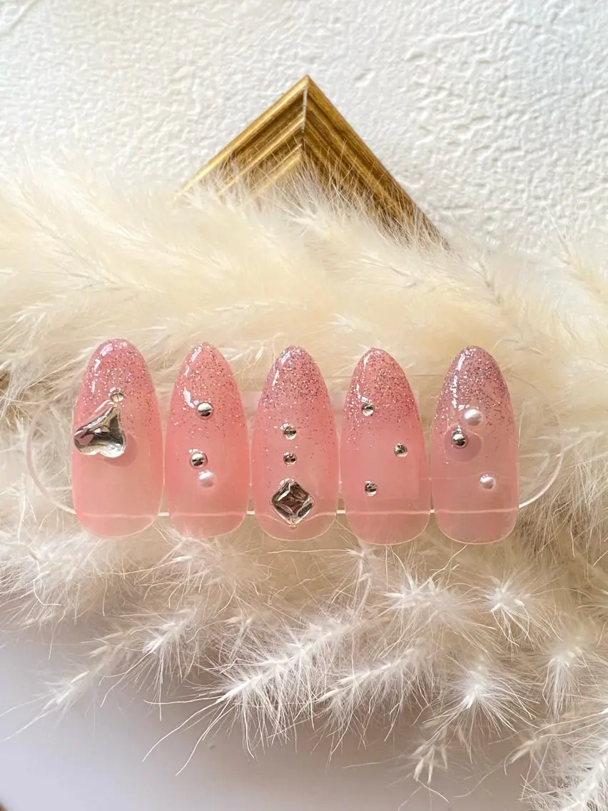 ネイル フラッシュネイル グラデーション キラキラネイル ピンク ストーンネイル ハンドネイル iro+ nailのネイルデザイン
