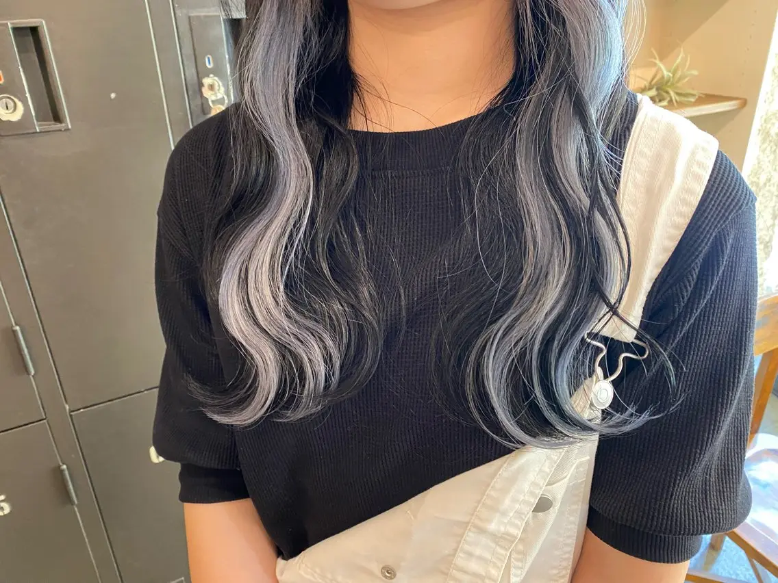 セミロング カラー インナーカラー the BRIDGE 加藤みのりのヘアスタイル