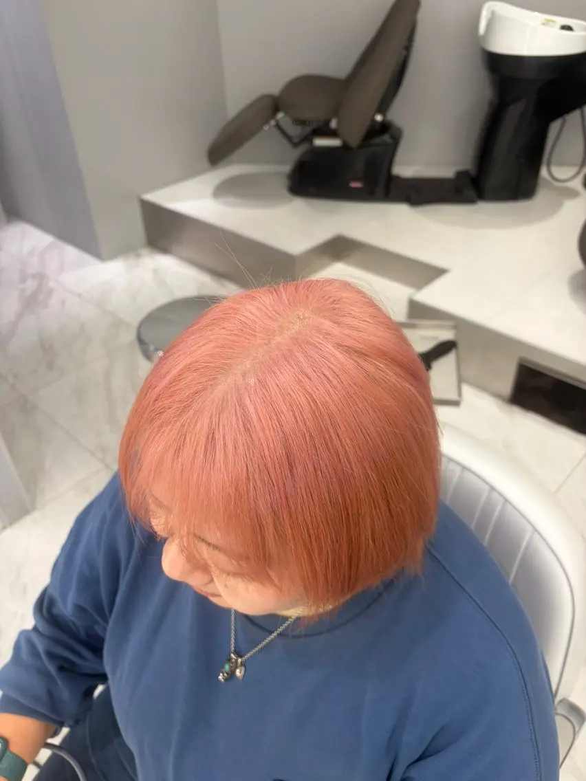 ショート ヘアカラー ハイトーン✖️ 縮毛矯正シュンペイのヘアスタイル