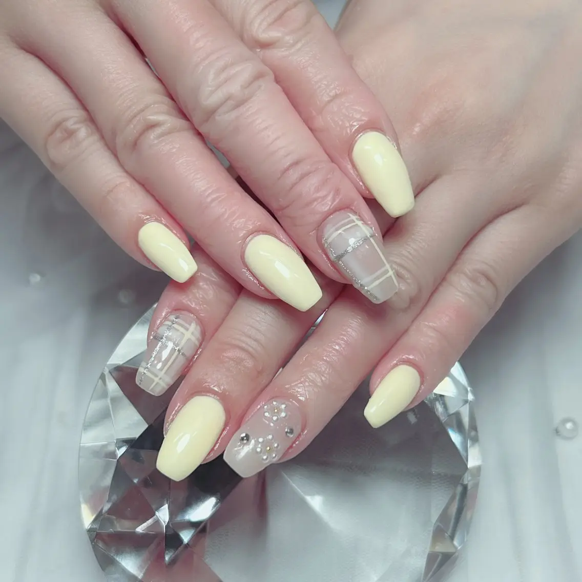 ネイル オーロラネイル フラワーネイル フレンチネイル キラキラネイル ラメ(グリッター) ハンドネイル Cute Tips nailのネイルデザイン