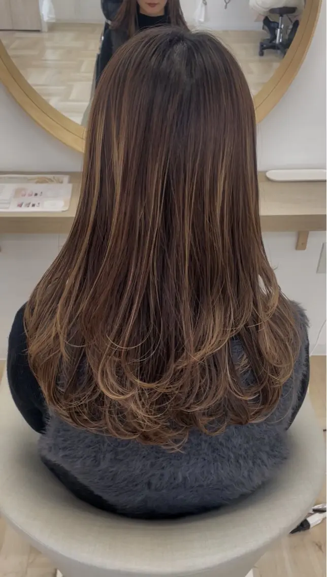 ロング レイヤーカット 川下 葉音のヘアスタイル