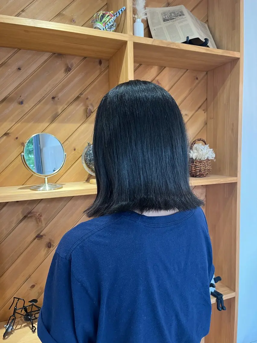 カラー 岩田 樹美のヘアスタイル