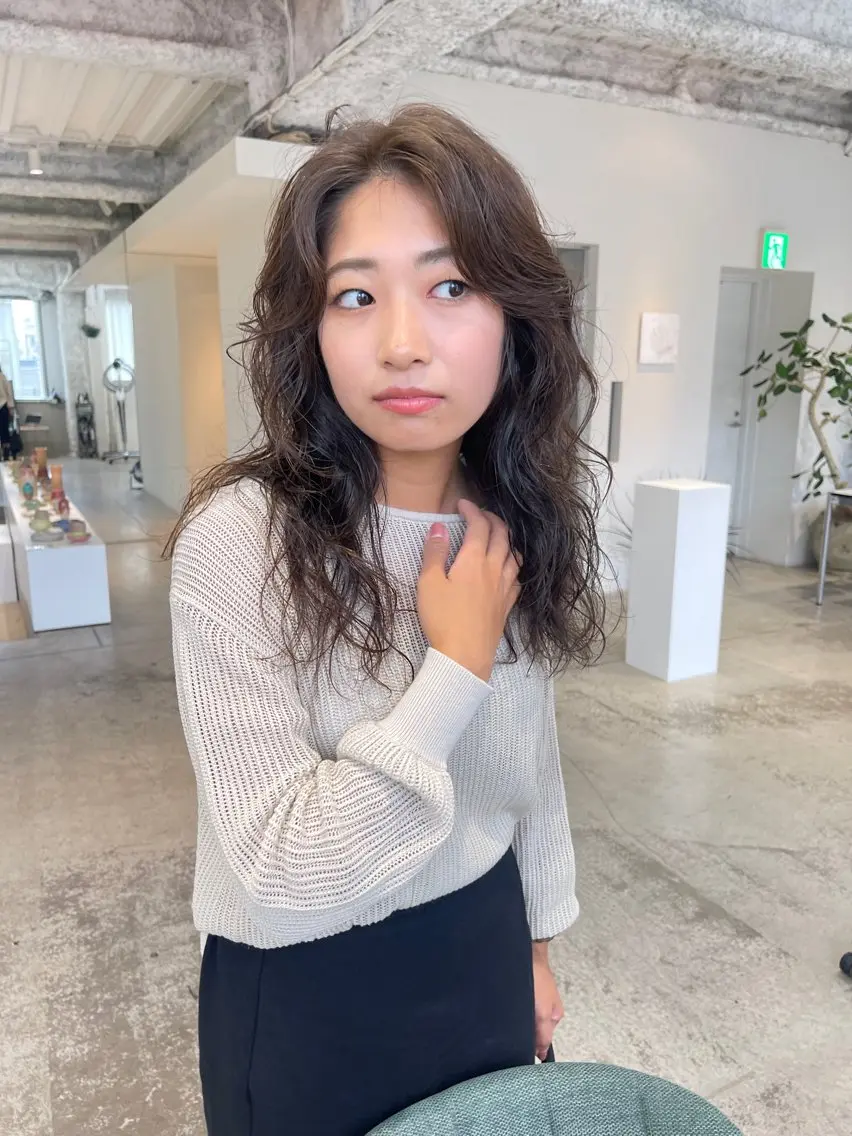 ミディアム oma 袮次金 鈴香のヘアスタイル
