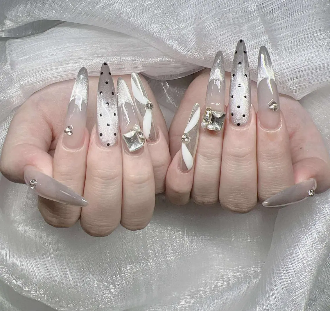 ネイル 長さ出し グラデーション 卒業式 キラキラネイル マグネットネイル ハンドネイル Lee Nailsのネイルデザイン