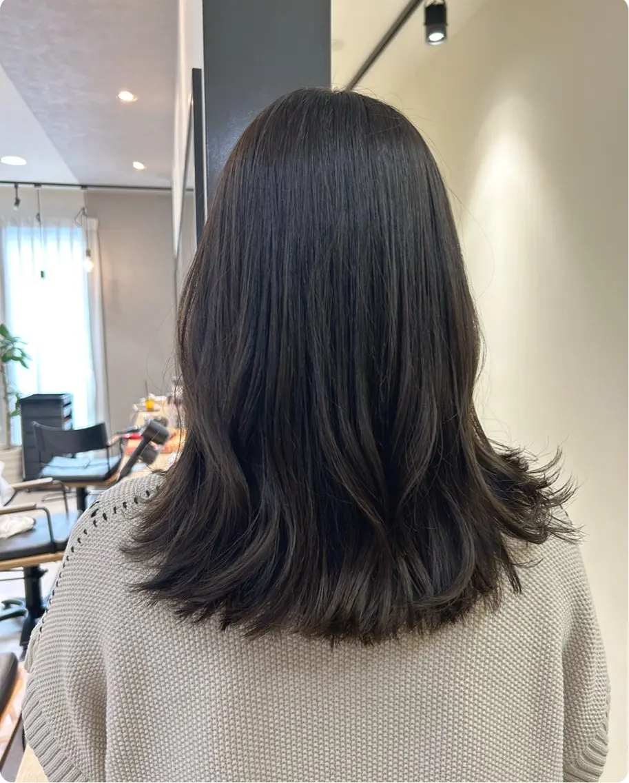 セミロング カラー ブリーチ 透明感カラー グレージュ ブリーチなしカラー オリーブグレージュ hubhair レイヤー/透明感のヘアスタイル