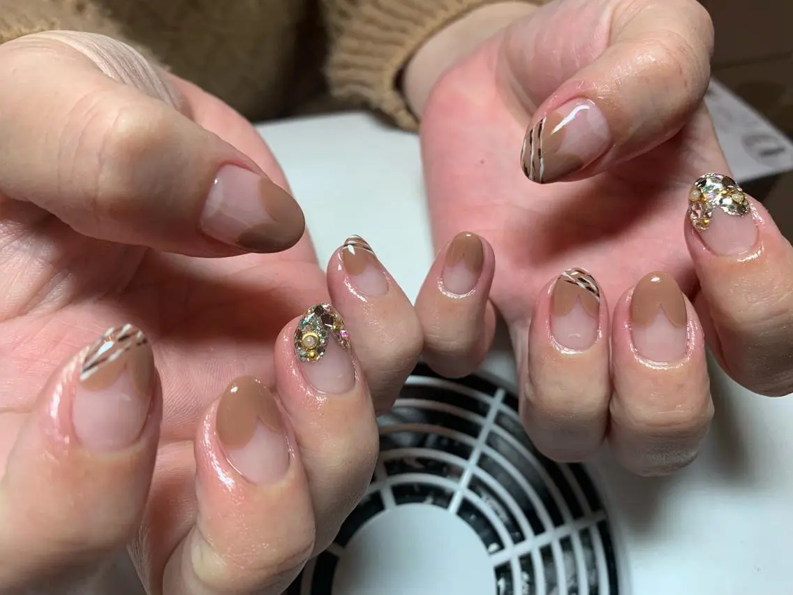 ネイル キラキラネイル ストーンネイル バレンタイン 立石 麗奈のネイルデザイン