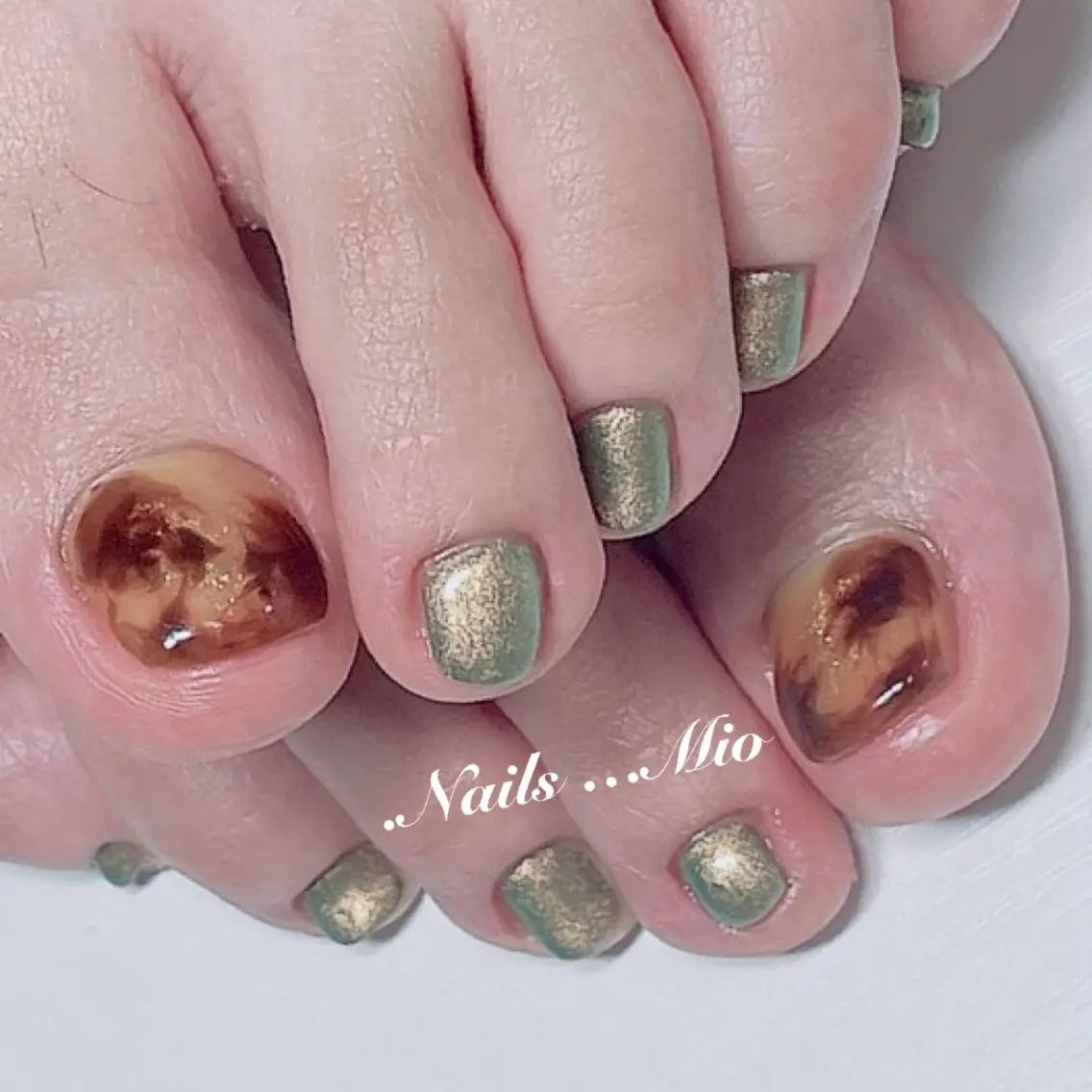 ネイル アートネイル フットネイル 赤色 フットネイル .Nails Mio 赤羽西ネイルサロンのネイルデザイン