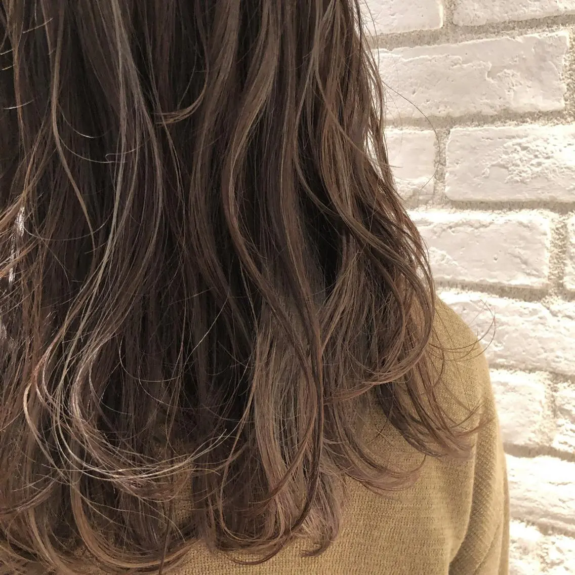 セミロング カラー ベージュカラー ハイライトカラー ハイライト 艶レイヤー/艶髪矯正 /ケラトリ/石井のヘアスタイル