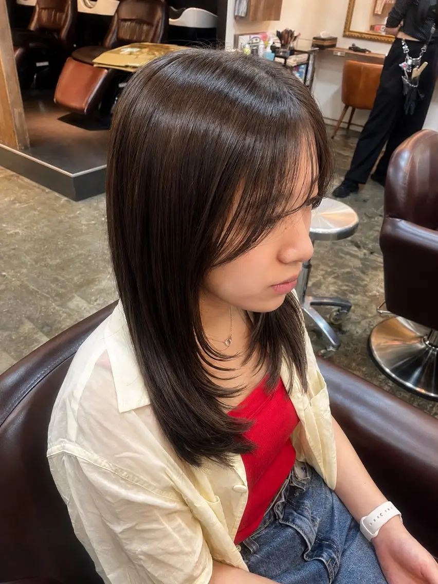 セミロング 梅本 春菜のヘアスタイル