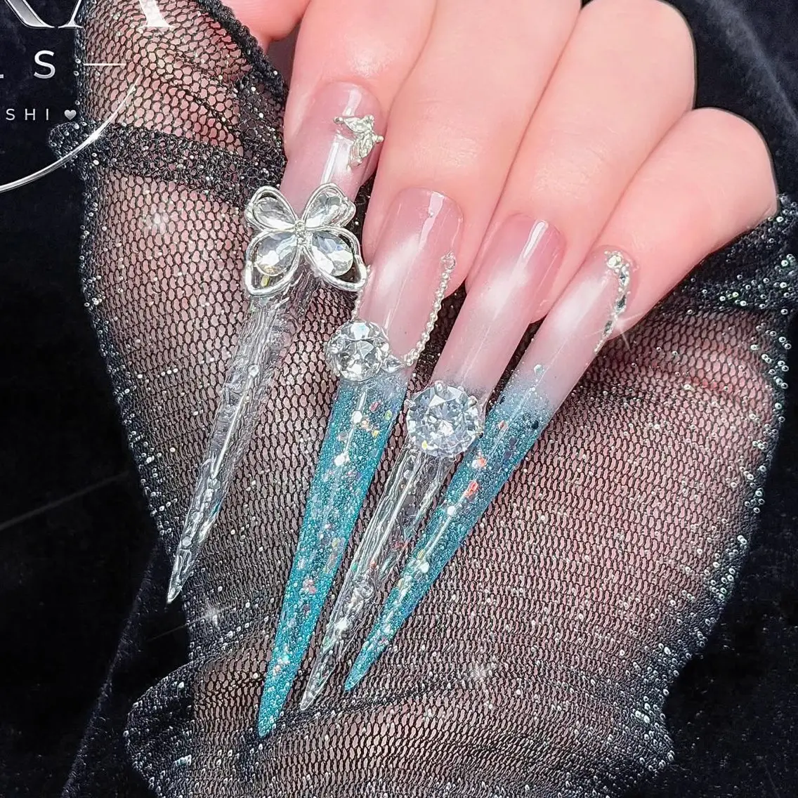 ネイル アートネイル チークネイル ドット フットネイル フレンチネイル ハンドネイル ハンドケア Mika Nails 心斎橋のネイルデザイン