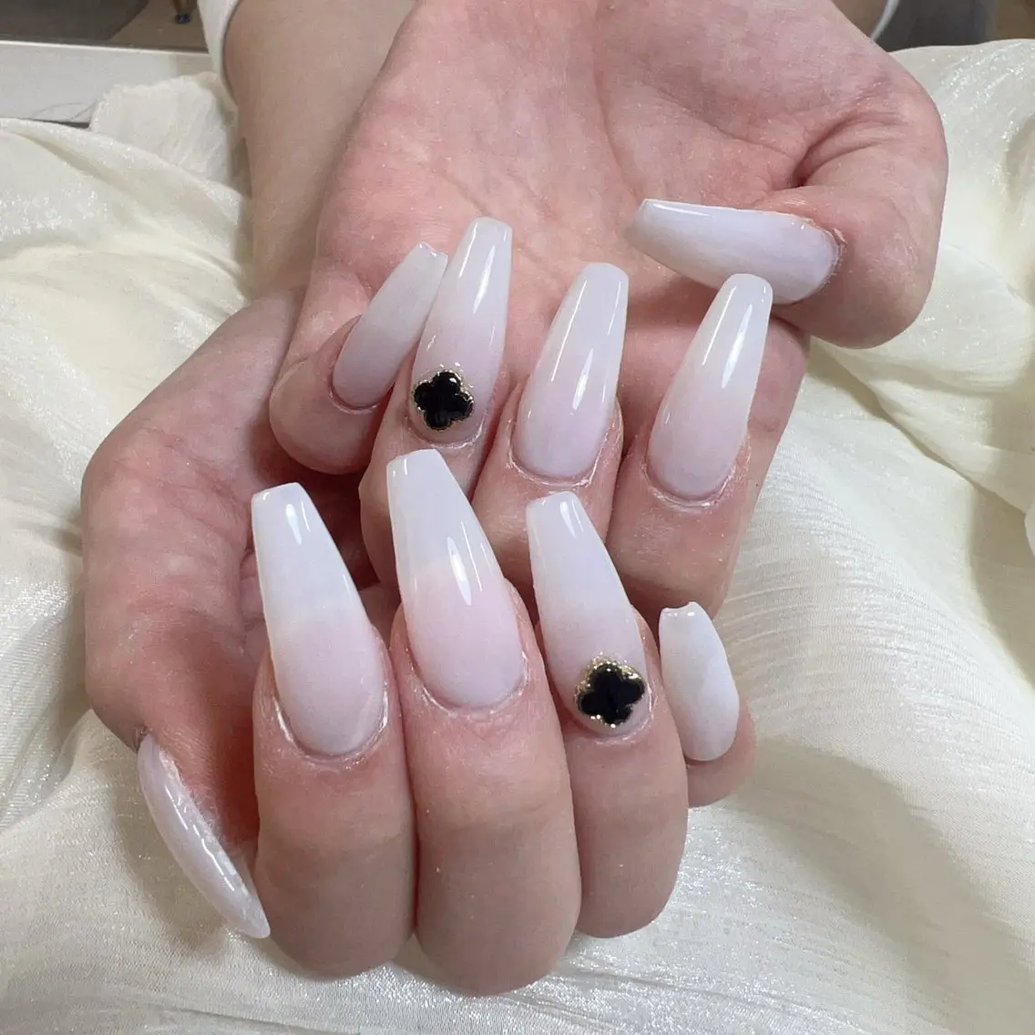 ネイル ハンドネイル 🎀nana🫧 ワンホンネイル🎀のネイルデザイン
