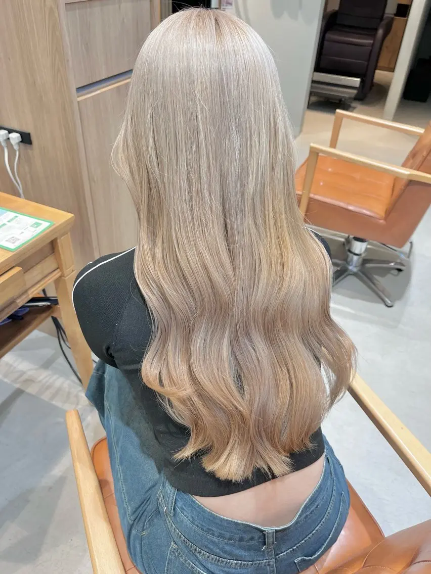 【ブリーチ必須カラー🪽カット込み】カット+ブリーチダブルカラー+オージュアトリートメントの写真