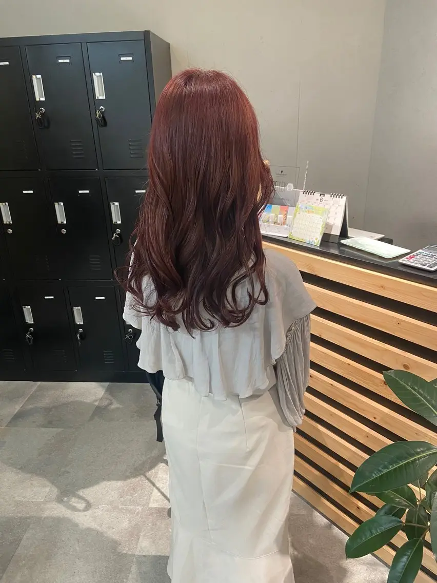 ミディアム カラー カシス ピンクカラー 韓国風ヘア カット ヘアカラー トリートメント ウルフカット レイヤーカット上柿のヘアスタイル