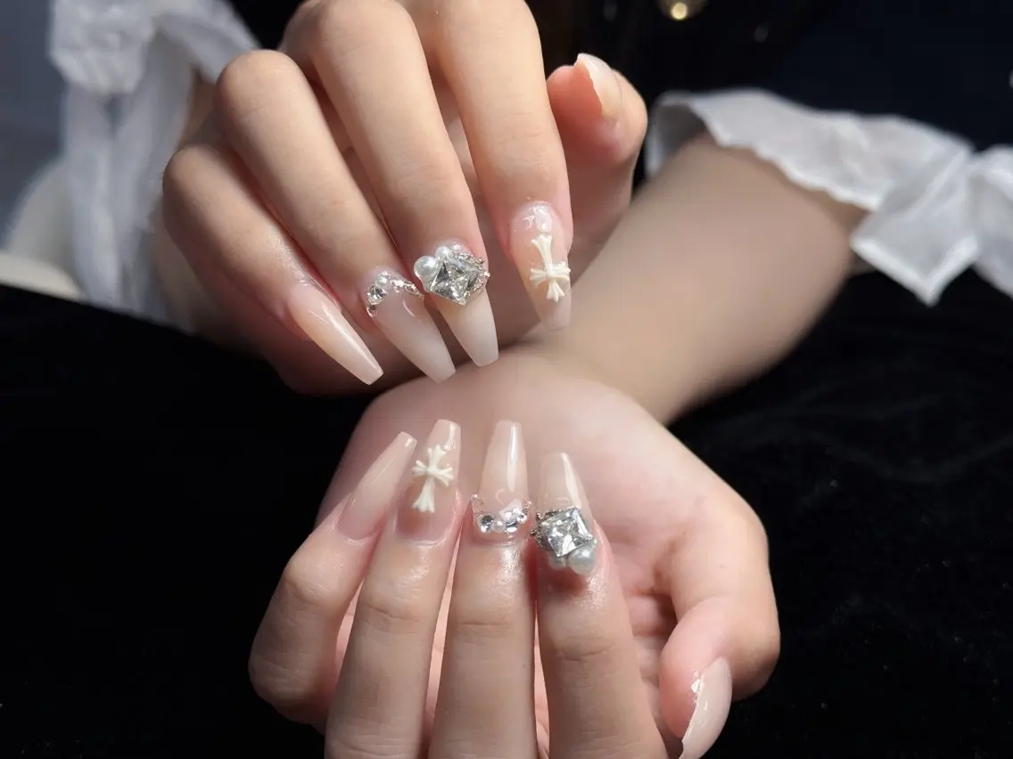 ネイル ガーリー キラキラネイル 韓国ネイル ロングネイル シンプルネイル ハンドネイル 🦊Genie🦊 Mika Nailsのネイルデザイン