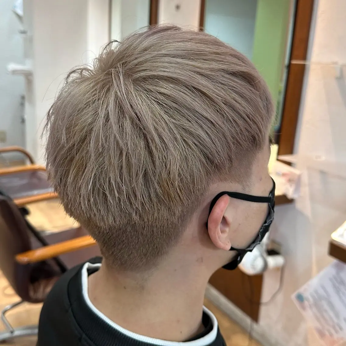 ショート カラー メンズ メンズブリーチ 刈り上げ ブリーチ 外国人風カラー ヘアカラー うねり・パサつき改善 山本翔大✨️のヘアスタイル