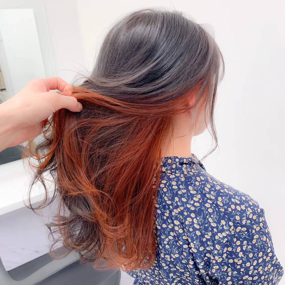 ロング カラー ハイトーン×レイヤー カットTAKUMIのヘアスタイル