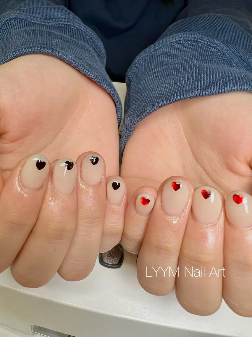 ネイル アートネイル ハート ホログラムネイル バレンタイン LYYM Salonのネイルデザイン