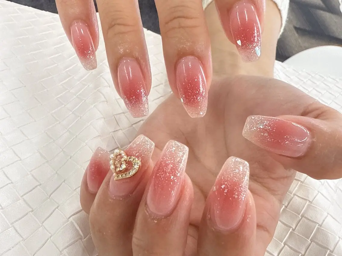ネイル 長さ出し フットネイル フレンチネイル ジェルネイル ガーリー ハンドネイル NYネイルサロン 千葉中央店のネイルデザイン