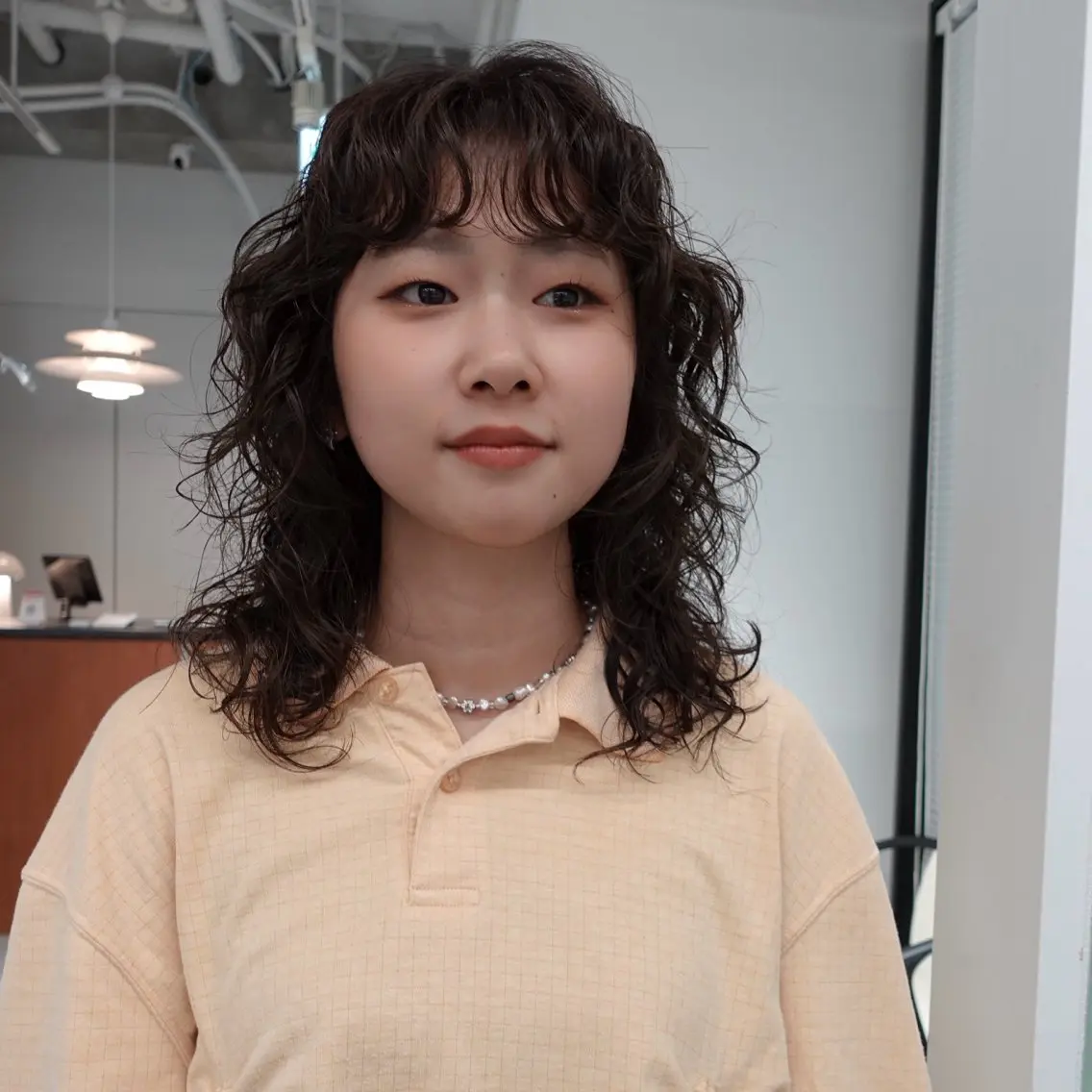 セミロング カラー パーマ ヘアアレンジ セミロングパーマ レイヤーカット カット ヘアカラー パーマ 🌐サトウ リョウ🌐のヘアスタイル