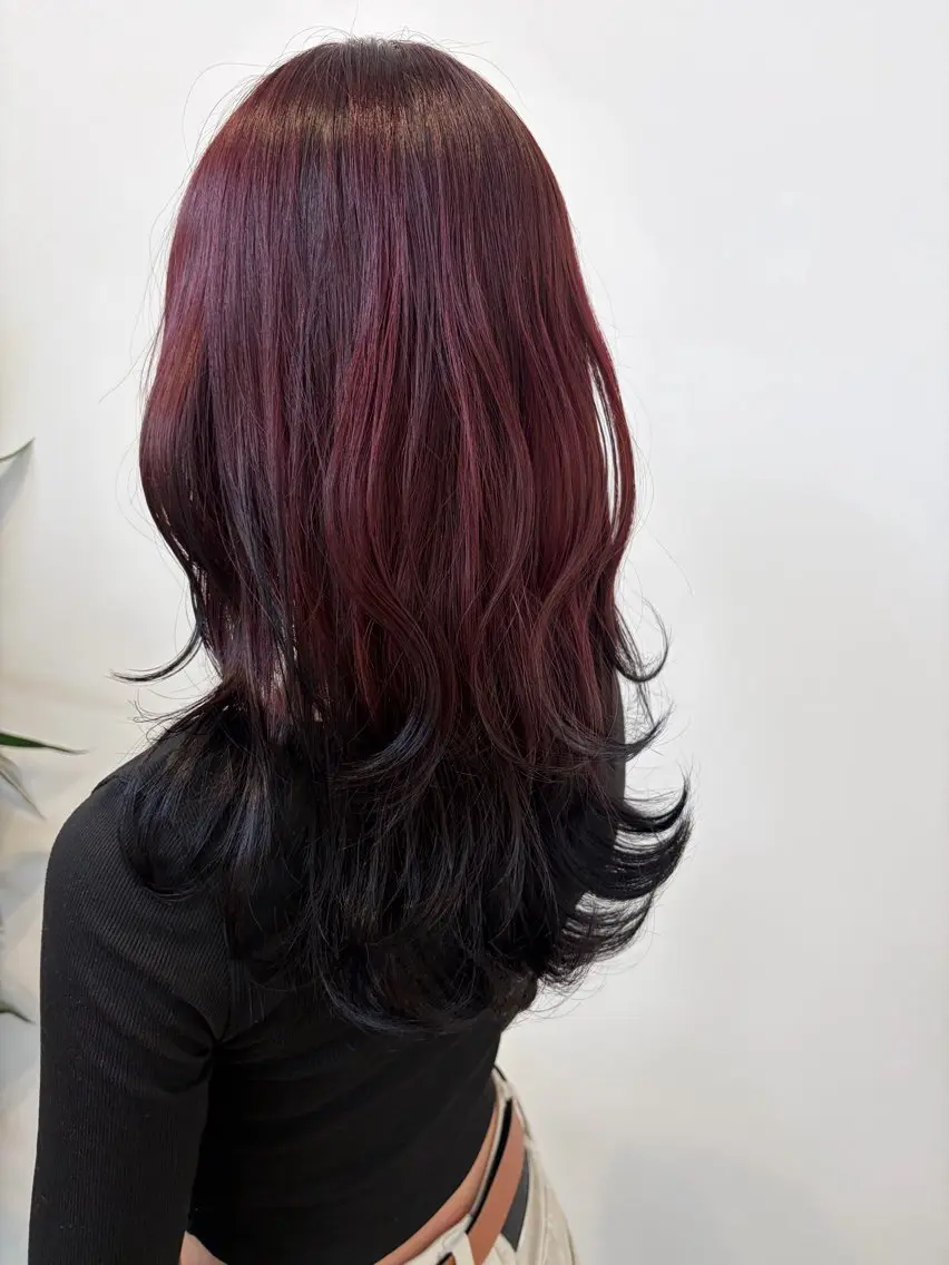 セミロング カラー 黒髪 レッドカラー レイヤーカット 大久保 梨音のヘアスタイル
