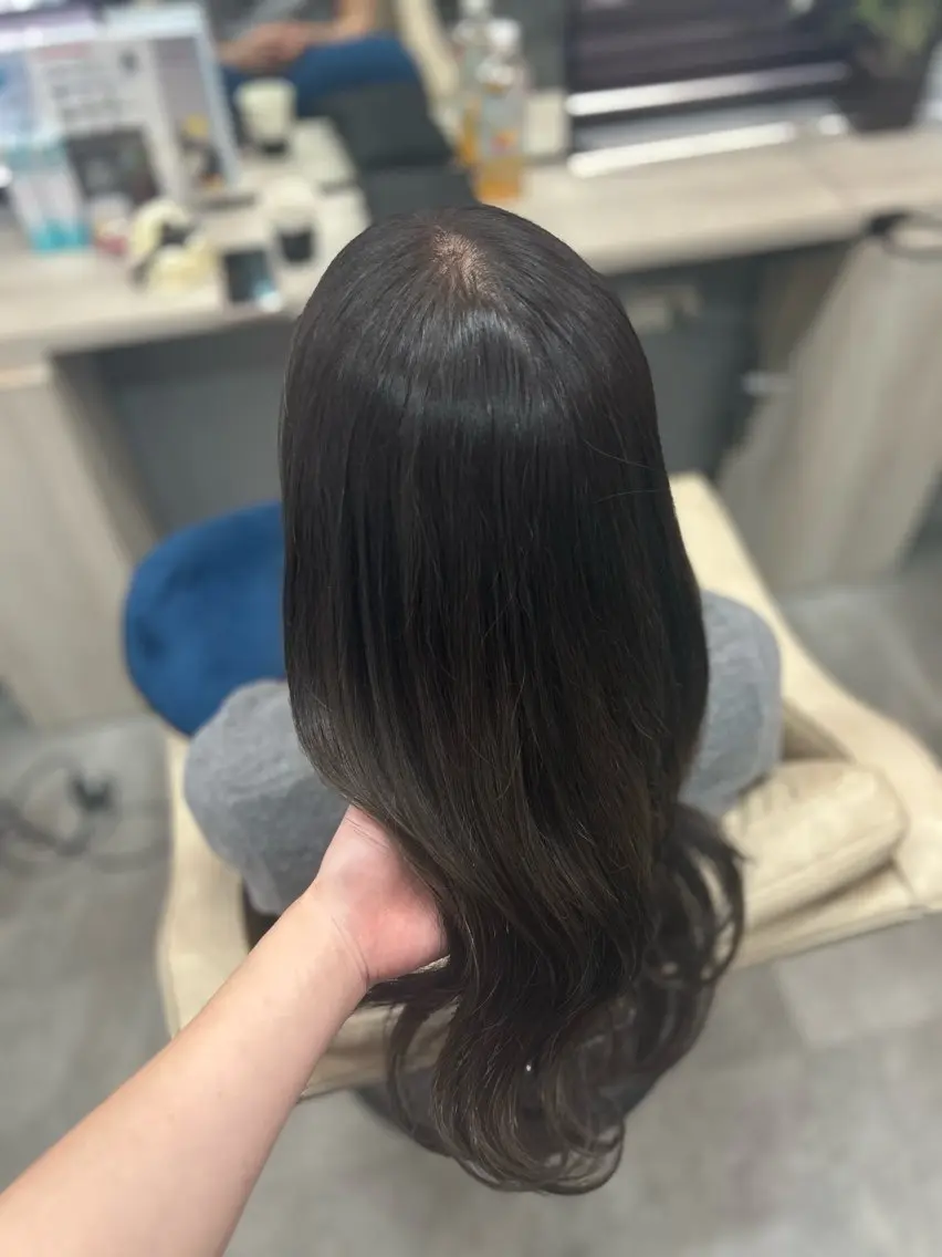 ロング カラー グレージュ オリーブグレージュ オリーブグレー 羽成 優衣菜のヘアスタイル