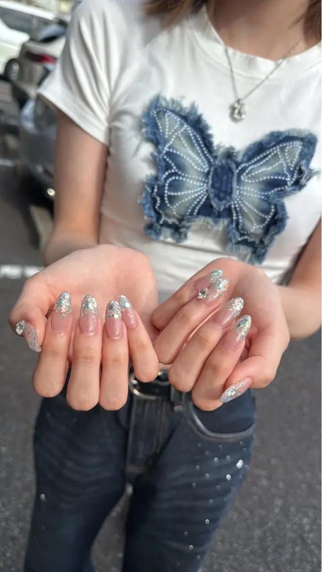 ミディアム arisa 🌱のネイルデザイン