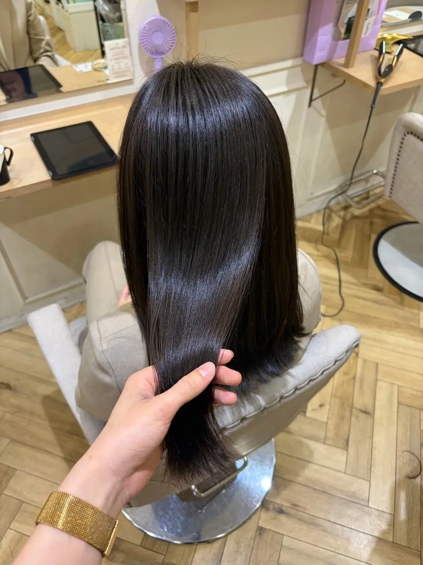 ミディアム アッシュ カット ヘアカラー SAAYA🌱 Luana難波店のヘアスタイル